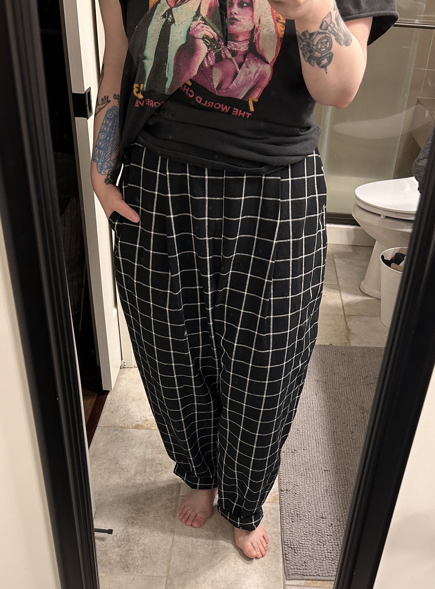 mirror selfie, sara is wearing black trousers with white stripes